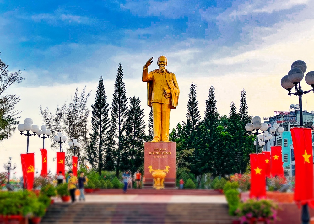 tryaplace's tweet photo. Ho Chi Minh Monument in Can Tho, Mekong Delta 💗 Best places to visit
📕Read More: https://t.co/zGK0BZ56yH
Hashtags: #Vietnam #cantho #mekongdelta #Travel #traveller #Asia #tourism #explore #tryaplace #places #vietnamtravel #mekongriver #vietnamtourism #hochiminh #monument https://t.co/zZ4XA7swku