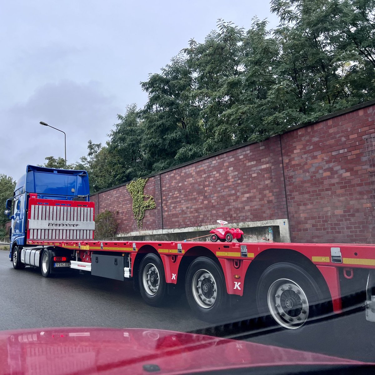 sportanwalt's tweet photo. #Schwertransport. #BobbyCar ❤️ https://t.co/ScpebQhVmz
