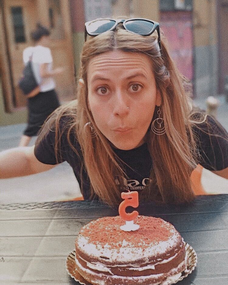 itzionline's tweet photo. happiest of birthdays to u my bestie!!! @inlovewithitzi 🤍🤍🥳🥳🎉 https://t.co/817woOgiju