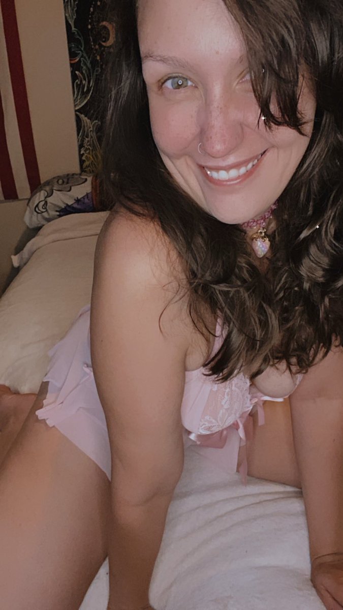 CorkieShae's tweet photo. You don’t wanna miss my newest video on my VIP 🥵 link in bio. 💋  #onlyfansgirl #sellingcontent  #horny https://t.co/tlUDGkQP7g