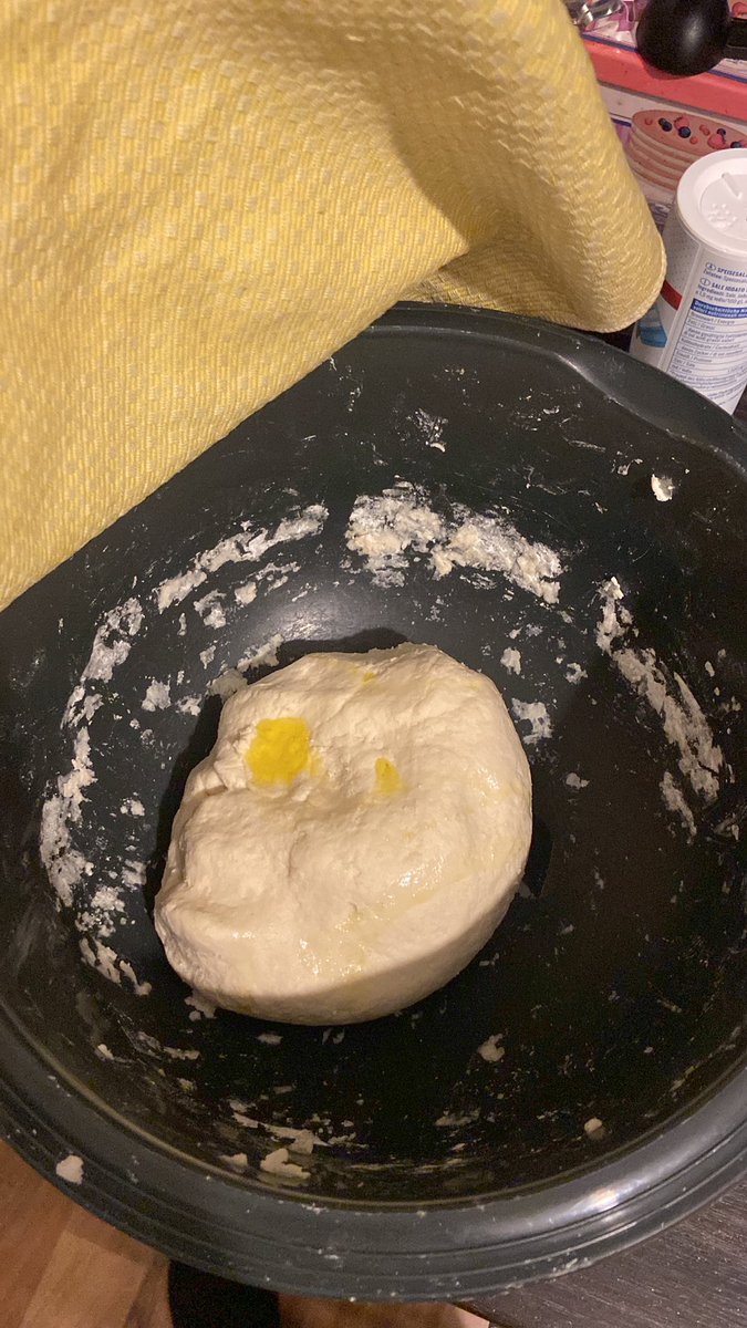 astrosuri's tweet photo. gluten free pita bread in the making pls cross your fingers 🤣 https://t.co/mlKD083ZNf