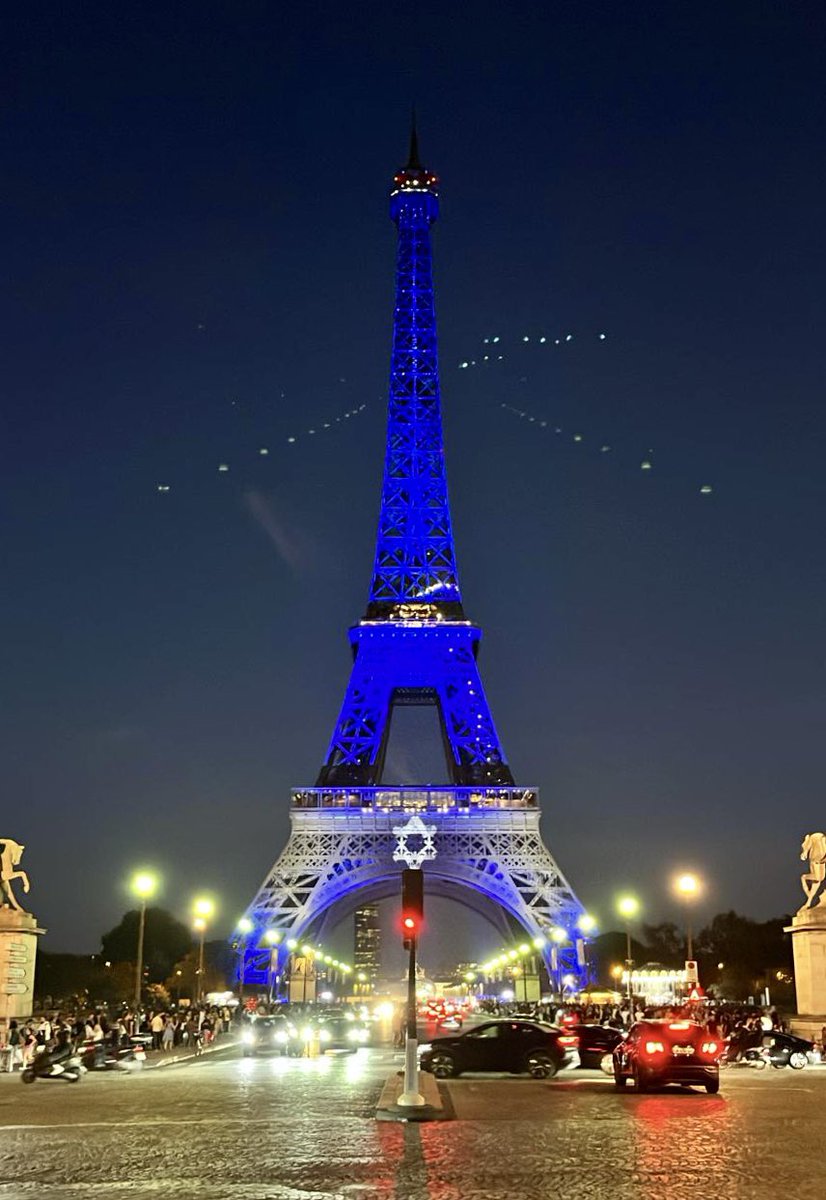 franceenisrael's tweet photo. מגדל אייפל עומדת לצד #ישראל
🇫🇷🤝🇮🇱
La Tour Eiffel aux côtés d’Israël https://t.co/mkojt0VQ1J