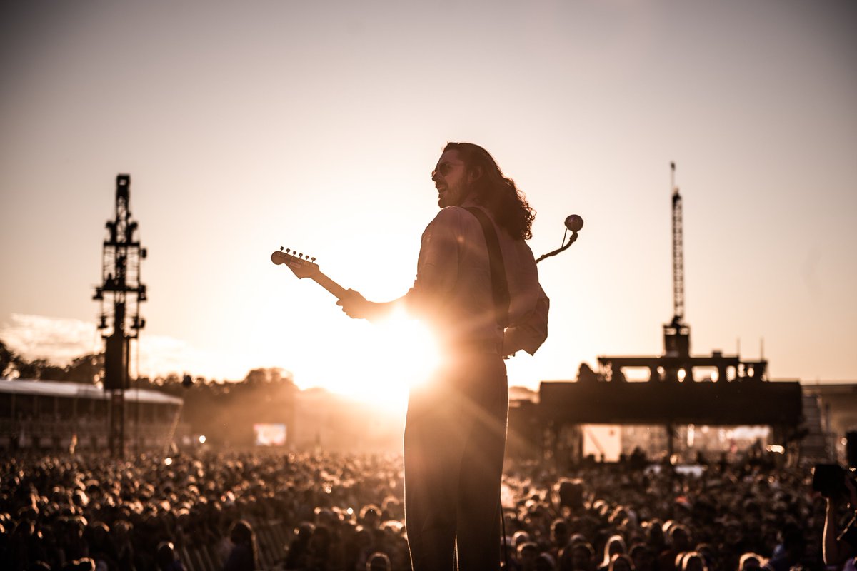 Hozier's tweet photo. Weekend 1 at @aclfestival! Massive thank you to everyone who came to check out the set - I’ve always had such a great time here, was so glad to be back. See you in a week 🖤

📸 @RuthlessImagery https://t.co/vAzQbSx4JG