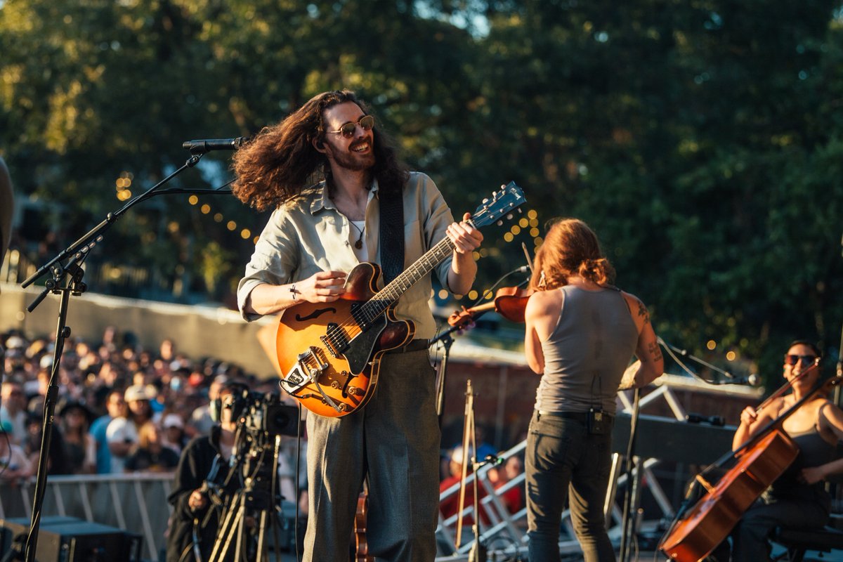 Hozier's tweet photo. Weekend 1 at @aclfestival! Massive thank you to everyone who came to check out the set - I’ve always had such a great time here, was so glad to be back. See you in a week 🖤

📸 @RuthlessImagery https://t.co/vAzQbSx4JG