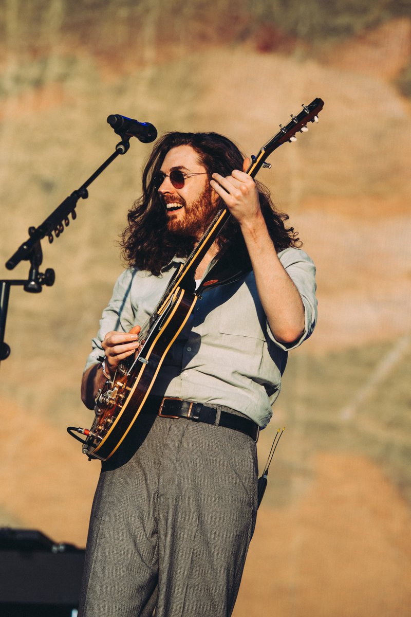 Hozier's tweet photo. Weekend 1 at @aclfestival! Massive thank you to everyone who came to check out the set - I’ve always had such a great time here, was so glad to be back. See you in a week 🖤

📸 @RuthlessImagery https://t.co/vAzQbSx4JG