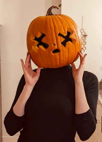 I had planned to take #PumpkinHead photos with friends, but the pumpkins got moldy very quickly, before we had time 😔 At the very least, I got one practice photo after carving mine!