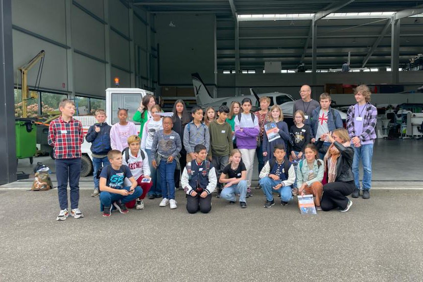 Kinderen van <a href="/KidsCollegeApel/">KidsCollegeApeldoorn</a> hebben zondag een inspirerende middag doorgebracht op <a href="/Vliegveld_Teuge/">Luchthaven Teuge</a>. Met dank aan Deltion Zwolle en onderhoudsbedrijf Hangar One.