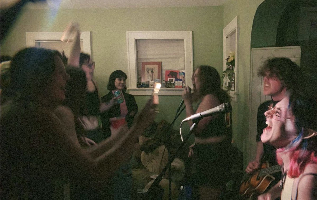 EP release show was a success 💗 Stream “Cemented to Sentimentality” on all platforms!! #indie #grunge #emo #punk #newmusic #spotify distrokid.com/hyperfollow/ci…