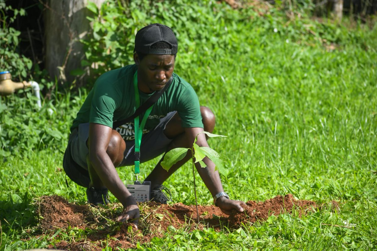 simodegreat's tweet photo. We pledge not only to love you, but also take good care of you Mother earth. This happened in  @EarthRotaract in #Ntungamo as Rotaractors from @RotaractD9214  @Rotaract_D9211 @rotaractd9150 @RotaractD9213 @rctkwest in a campaign to plant thousands of trees https://t.co/Ue4mb7mfxh
