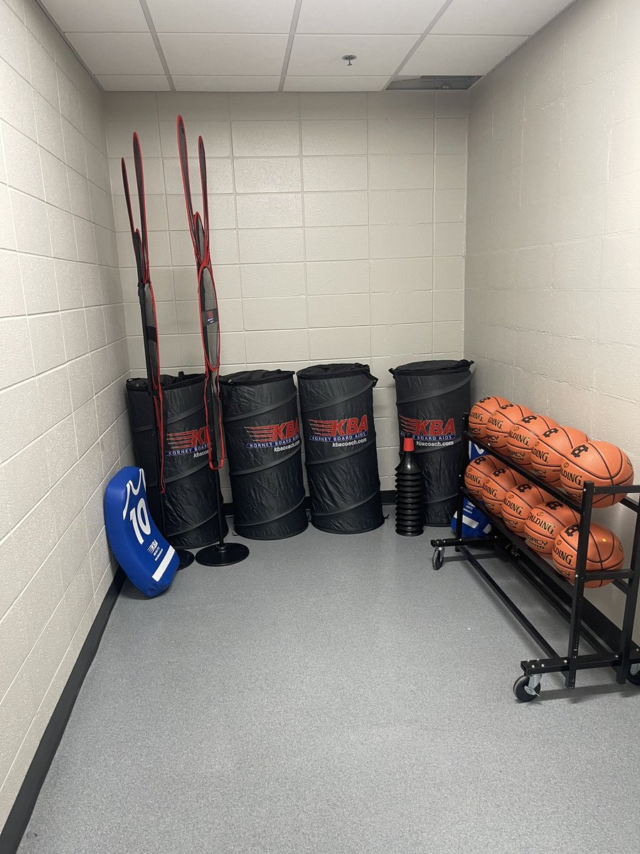 Season officially starts Monday! 

Thank you to <a href="/HandWSports/">H+W Dukes Sports</a> for our accessories this upcoming season to help our athletes improve their skills on the court 🏀🐻