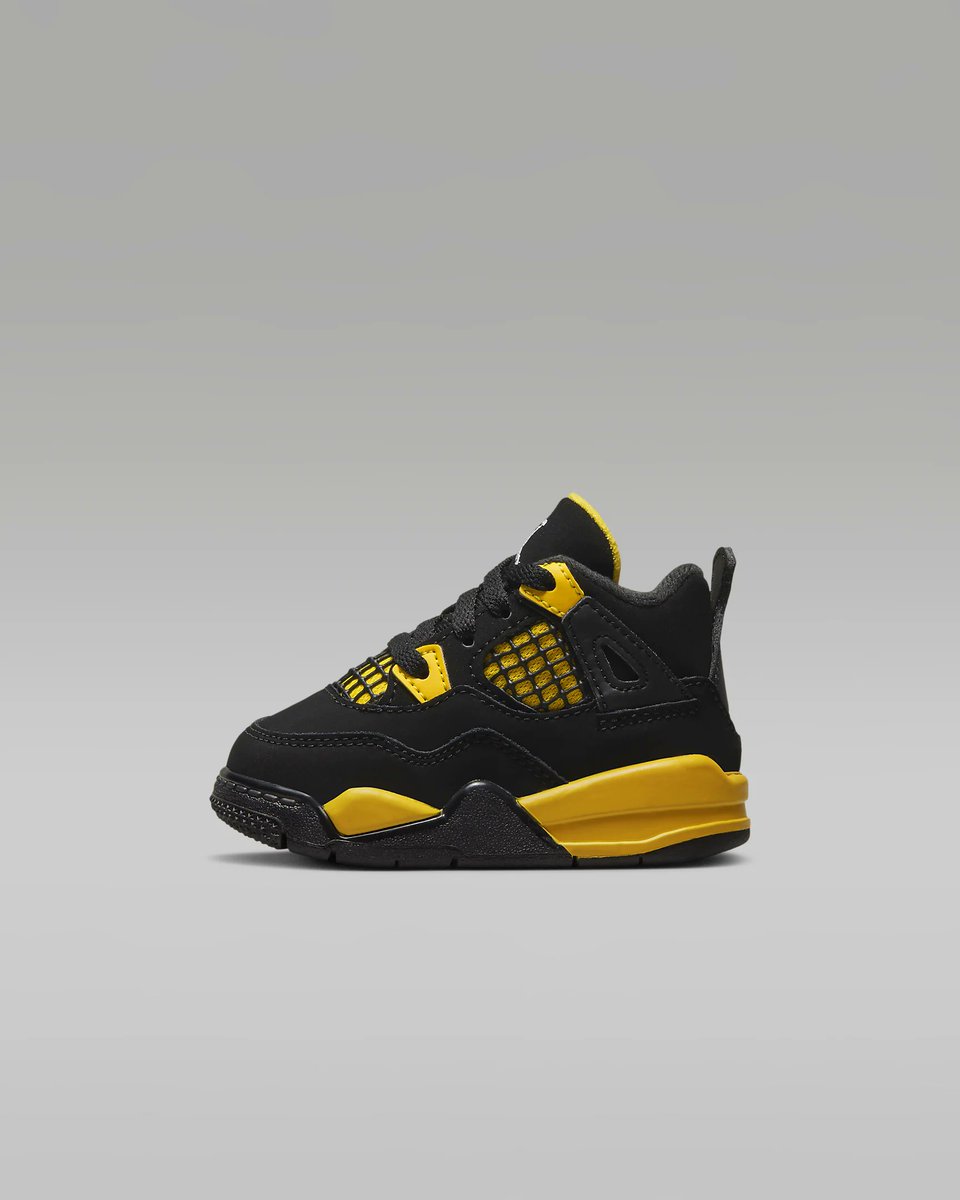 SNKR_TWITR tweet media