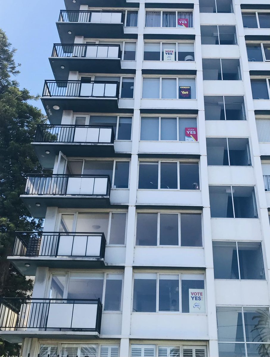 Love this show of support for the #VoiceToParliament at apartment block in St Kilda. 

Love thy neighbour 🖤💛❤️

#MaintainTheLove
#HistoryIsCalling
#VoteYesAustralia 
#Yes23