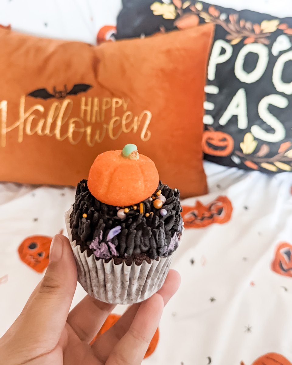 I don't usually have a big sweet tooth...unless its @mrsmacssweettreats's Halloween collection of course 😍

(Photo from last year)

#MrsMacsSweetTreats #MiltonKeynes #WoburnSands #Halloween #HalloweenTreats #HalloweenCupcakes #Spooky #SpookyTreats #SweetTooth #SpookySeason #Autu