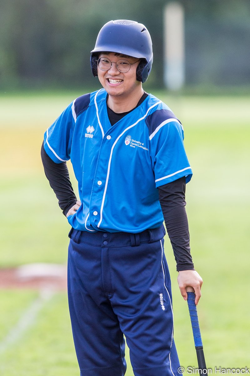 NicSimPhoto1's tweet photo. #OctoberBaseball at Wythenshawe Park. Making the most of the stunningly unseasonal weather - @MANCBASEBALL and @UCLANBSC in a fun friendly 08-10-2023 :
https://t.co/iyDMRY7grv

#Baseball #UKBaseball #Wythenshawe #Manchester #UCLAN #SummerInOctober #Sportsphotography https://t.co/2fqgcCdih7
