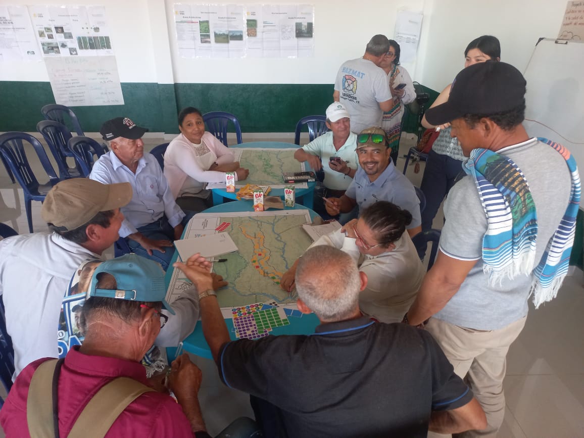 biocarbono_'s tweet photo. 🌳✨ En Puerto Carreño, el pasado sábado, trabajamos mano a mano con las comunidades de Manatí, La Libertad, Caño Negro, Caño Dagua y Pasoganao en talleres participativos para definir la visión de las áreas forestales. ¡Por un futuro sostenible! 🌿🌏 #PlanForestal #Comunidad https://t.co/RQfN3JrsNy