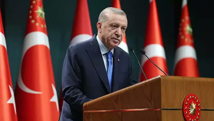 REM__BEN's tweet photo. Emekliye bir defaya mahsus olmak üzere 5 bin lira ödenecek bu parayla dışarıda ailece bir yemek yerler artık..  

Bu arada çalışan emekliye yok..  Çünkü onlar zaten paraya ihtiyacı olduğu için çalışmıyorlar. fit kalmak için çalışıyorlar https://t.co/ujcT0L8tat