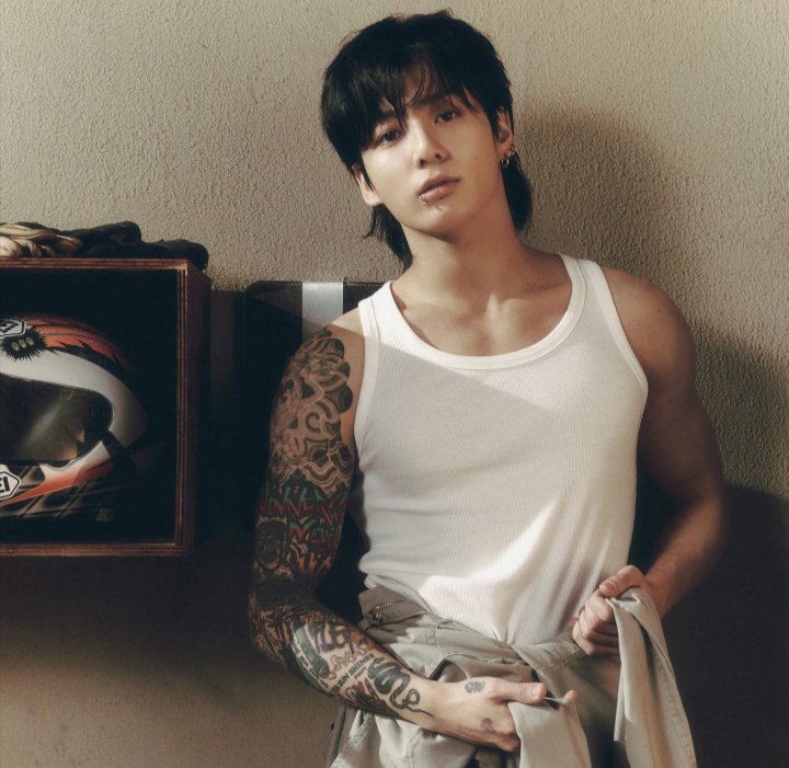 sleepinginsilk's tweet photo. Jungkook is the second male POC act after Michael Jackson  to debut his solo songs in billboards hot 100 within top 10 with his debut album. https://t.co/rDvE48KVMv