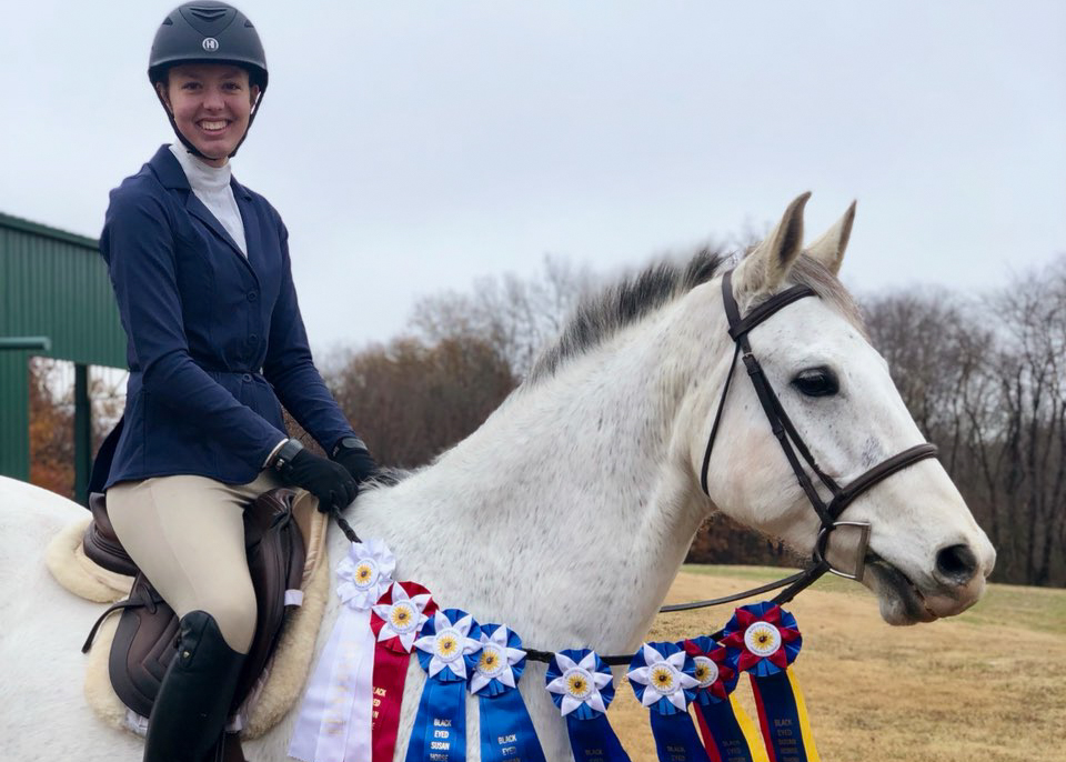 DSUEquestrian's tweet photo. ◂𝐓𝐞𝐚𝐦𝐦𝐚𝐭𝐞 𝐨𝐟 𝐭𝐡𝐞 𝐖𝐞𝐞𝐤‣

Morgan Dowling
📝Senior, Forensic Biology
🏠Arnold, Maryland

Morgan has been riding horses for 12 years and she is conversational in sign language!

#stingem #DSUEQ #makeaSTATEment https://t.co/QbrPHtr2k7