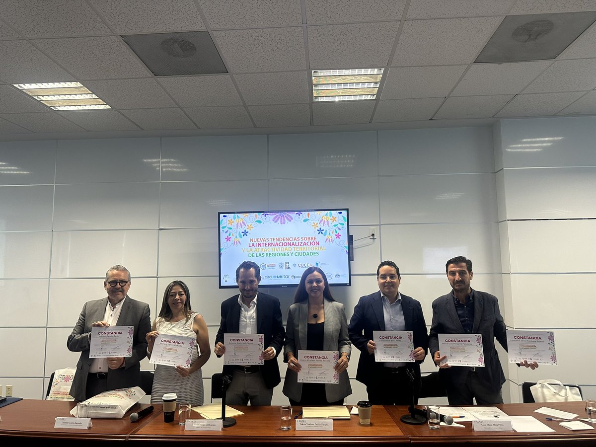 PAT_CUCEA's tweet photo. Conversatorio: La importancia de los eventos en la internacionalización y atractividad de los lugares 🌇✨

@cmora79  @Marlenytorres6  @villarruel33 @ELARQUITECTOGC @FrancisPaniagua  @antoniomdelc1 https://t.co/nHH7PiuEKS