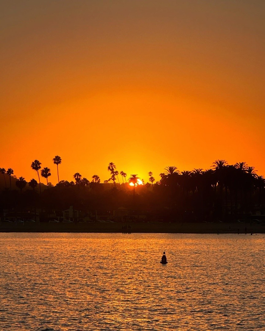 “Sunset is the opening music of the night.” — Mehmet Murat Ildan

@benny_morandi

#ParadiseRetreats #SeeSB #VisitSantaBarbara #VIsitCali #BookDirect #VacationRentals #DreamVacation #ExploreCali #LuxuryTravel #BeachTown #LocalFavorite #FavoriteThing #LoveToTravel #Travel