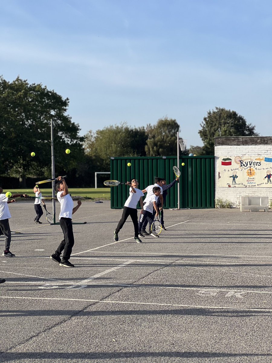 InspireSportsA2's tweet photo. 𝗞𝗦𝟭 &amp; 𝗞𝗦𝟮 𝗧𝗲𝗻𝗻𝗶𝘀 𝗖𝗹𝘂𝗯 🎾 @RyversSchool 

Enjoying the October sunshine this afternoon ☀️🎾 today we played small sided games, using forehand, backhand and points in games. 

Today the techniques worked on:
🎾 Volley
🎾 Backhand
🎾 Serve 
🎾 Forehand 

🔴🟠🟡🟢🔵🟣 https://t.co/HAmbgjbChA