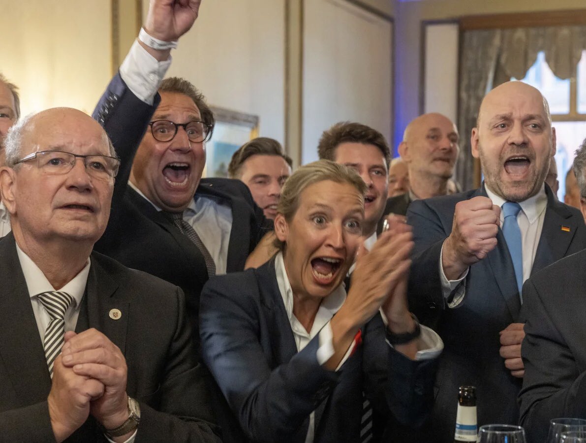 Moderiert (@boxeniude) on Twitter photo Deutsche wenn eine zweite Kasse öffnet Deutsche wenn eine zweite Kasse öffnet