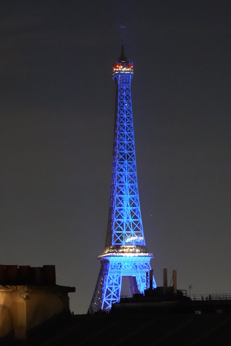 _gettty's tweet photo. フランス パリに来ています🇫🇷

本日のエッフェル塔はイスラエル戦争状態反対運動のライトアップです https://t.co/PELx6jvWzo