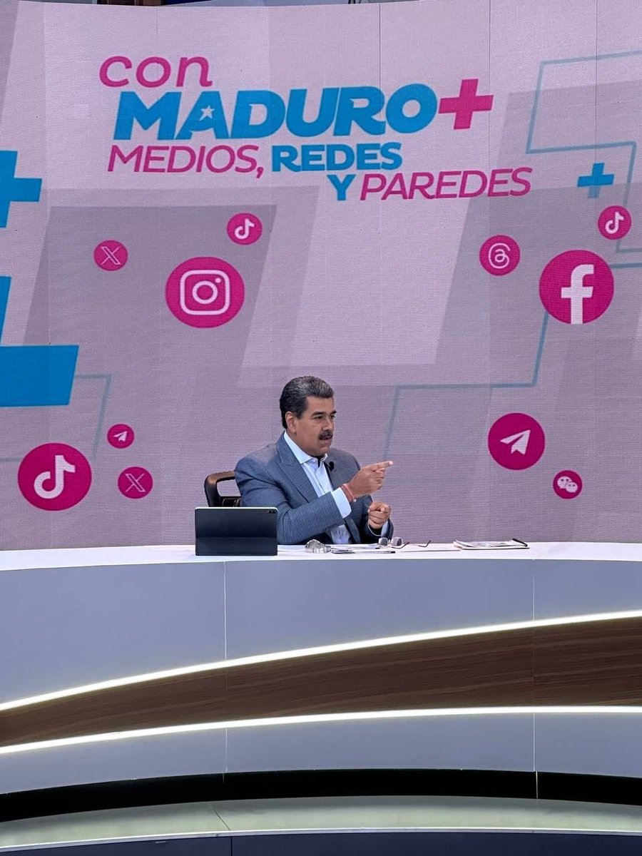 mippci_ven's tweet photo. 📱 🗣️ No te pierdas la oportunidad de ser parte del programa Con Maduro+, conducido por el Pdte. @NicolasMaduro.

¡Sígue las redes sociales @ConMaduroMas_ y sintoniza todos los lunes a partir de las 7:00 PM para estar al tanto de todas las noticias y debate político! 📲 https://t.co/NmP2ubl2nF