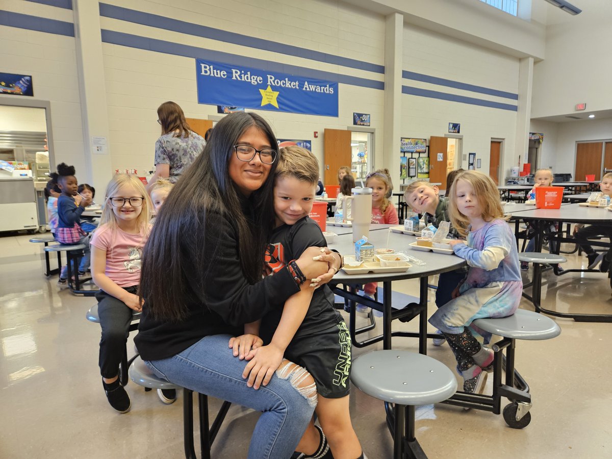 csfhotdogs's tweet photo. We are thankful for the continued partnership between @BRP_Rockets and @FHSHotDogs. These kiddos are more than happy to help out some of our secondary education students, who are completing capstone project coursework while gaining experience in an area of interest! #hotdogpride https://t.co/fpF7xtO2RD