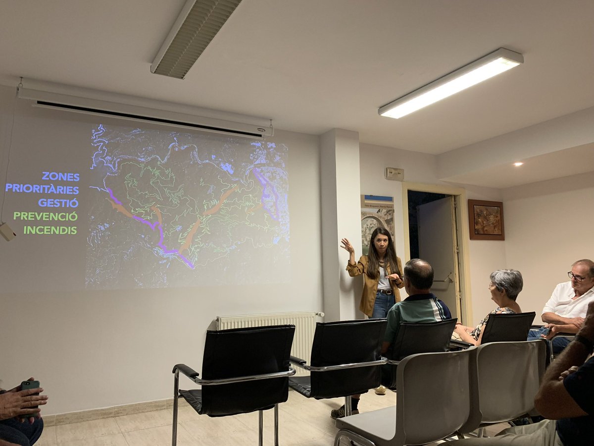 🤗🌲Excel·lent rebuda en la presentació de l’APF (Associació de Propietaris Forestals) de Puigdefrou a 📍Osor

🔘Quina és la missió de l’APF de Puigdefrou?