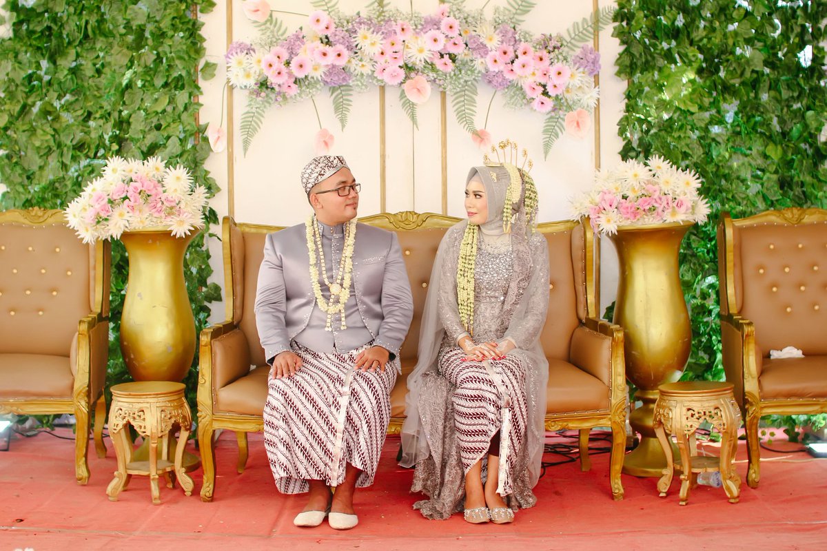 BemBum22's tweet photo. Terima kasih sayang, sudah mau menjadi ibu dan istri yang baik untuk aku juga Naren. Sudah banyak hal yang kami terima atas kebaikan-kebaikanmu itu. Mudah-mudahan senantiasa sehat dan bahagia dalam perjalanan yang panjang ini. 

Love youu.. https://t.co/3bHQlkbo1A