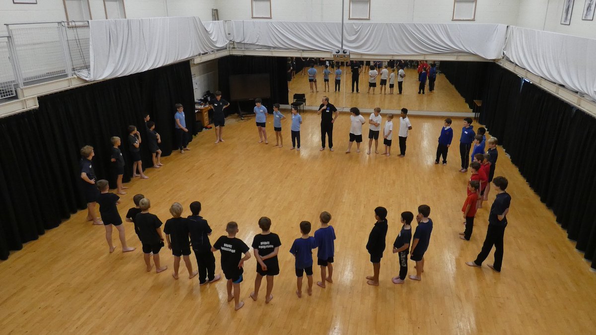 A big thank you to Mr Clark @MatraversSchool for hosting two great Boys Dance Workshops today preparing for the West Wilts Dance Festival in Feb @WiltsSport @Apple_Supply @the_dance_lady @matravers_dance #lightscameraaction #wwdf