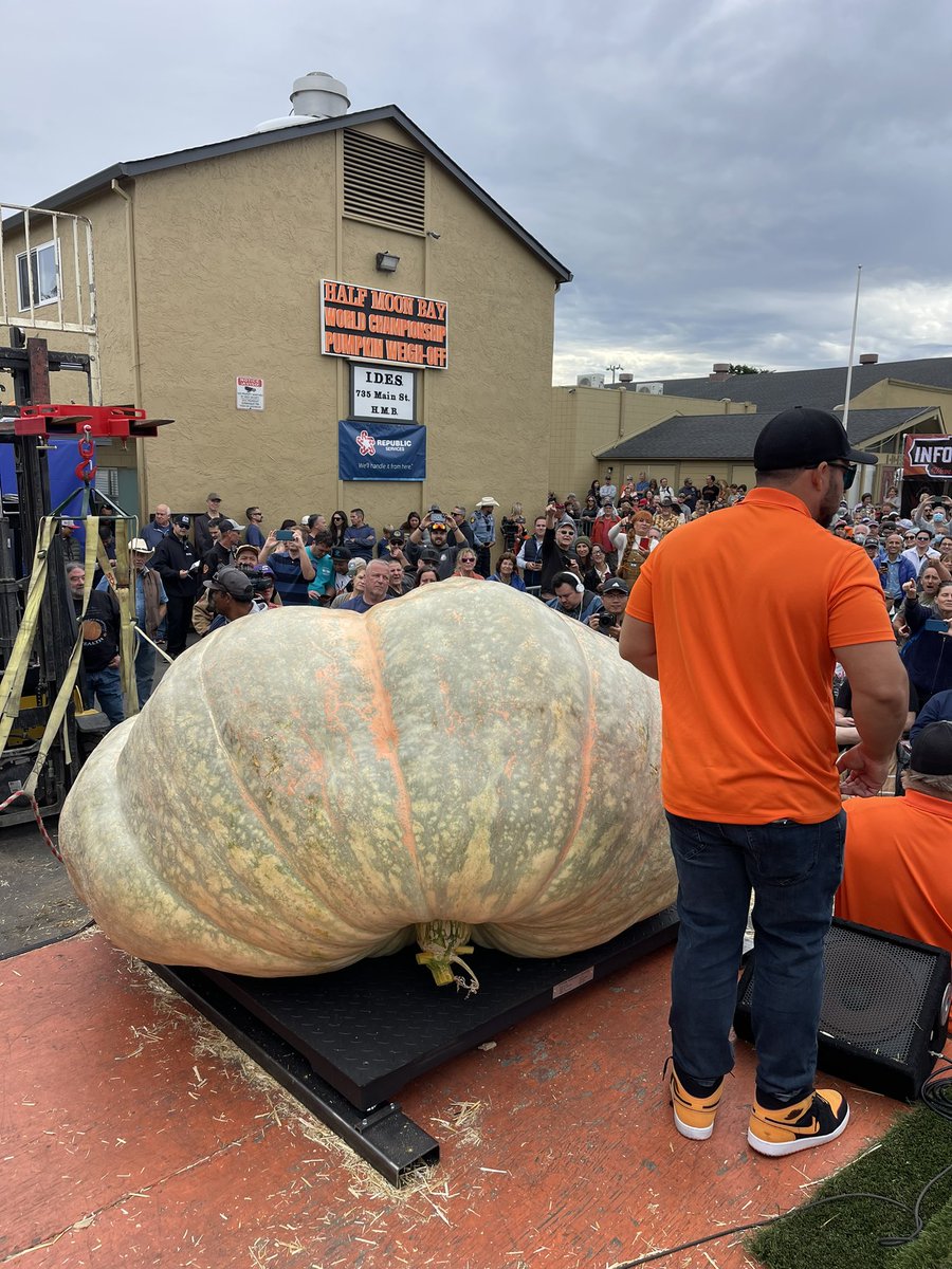 Nick Kennedy and Ron Root take the lead with a new California State record 2497-pound beautiful beanbag shaped beast!