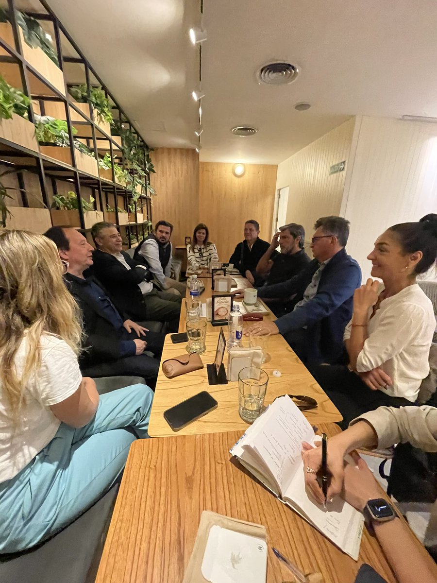 GimeVillafruela's tweet photo. Visitamos la Confitería Santa Paula junto a Francisco y Gabriel, directivos de #APACA 🥖

👉 Dialogamos sobre las necesidades de este sector clave para la economía de la Ciudad, que da trabajo a tantas familias, e intercambiamos ideas para seguir acompañando su desarrollo 🙌 https://t.co/TCyELipATH