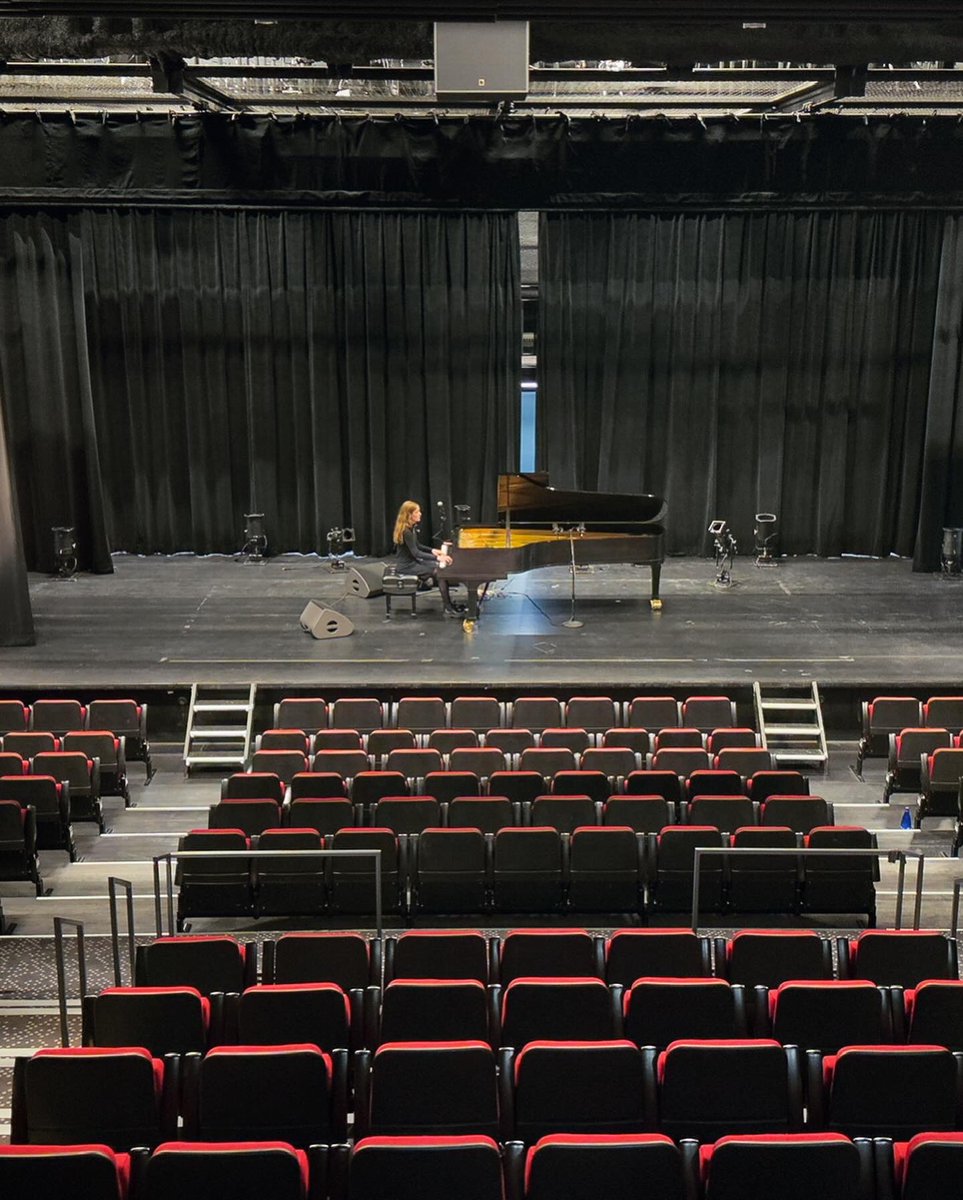 Thank you New York, Montréal &amp; Chicago! Tour life so far has been wonderful, see you tomorrow Minneapolis ❤️