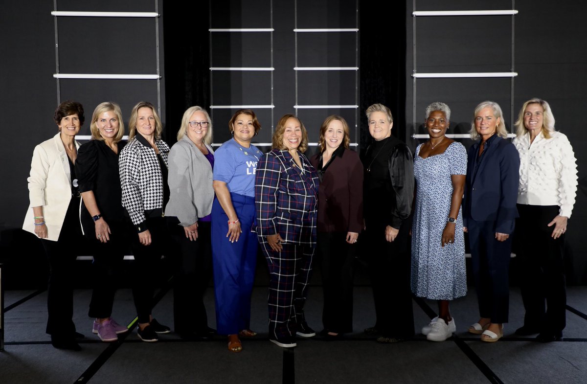 _WomenLeaders's tweet photo. These Women Leaders are changing the game! Congratulations to our 2023 @nike Executive of the Year Award Recipients. Thank you for leading the way.

#SheLeads #WomenLeadersinSports https://t.co/7rEDoWCV7h