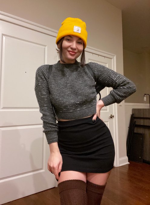 gonna be wearing skirts and thigh high socks all season bc my ass got too fat to fit in my pants from