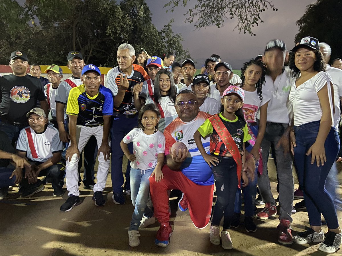 🎱🏈CAMPEONATO DE BOLAS CRIOLLAS🏈🎱 Se inauguró el campeonato de bolas criollas, Copa 🏆 @NicolasMaduro . Hacer deporte es construir patria… Vamos por más 💪💪💪