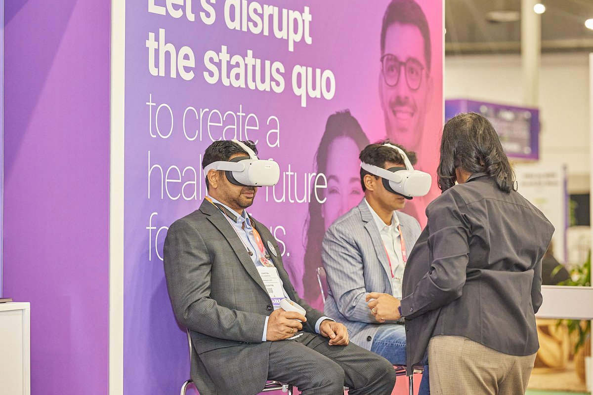 The #HLTH2023 show floor is buzzing! We've got puppies, virtual reality, robots, and more. 🐶🤖🙌