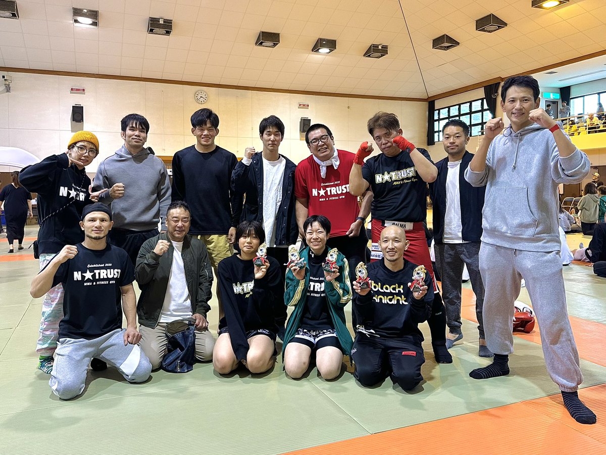 nave_mma's tweet photo. -M3CUP 02-
参戦選手の皆さん!
応援、セコンドに駆けつけてくれた方!
お疲れ様でした!
そしてありがとうございました🙏✨
毎回、試合会場へ行くといろんな方々に会えて嬉しい😊
運営関係者の皆さんもお疲れ様でした!
#m3cup #格闘技 #大会 https://t.co/u2KHuL3YH9
