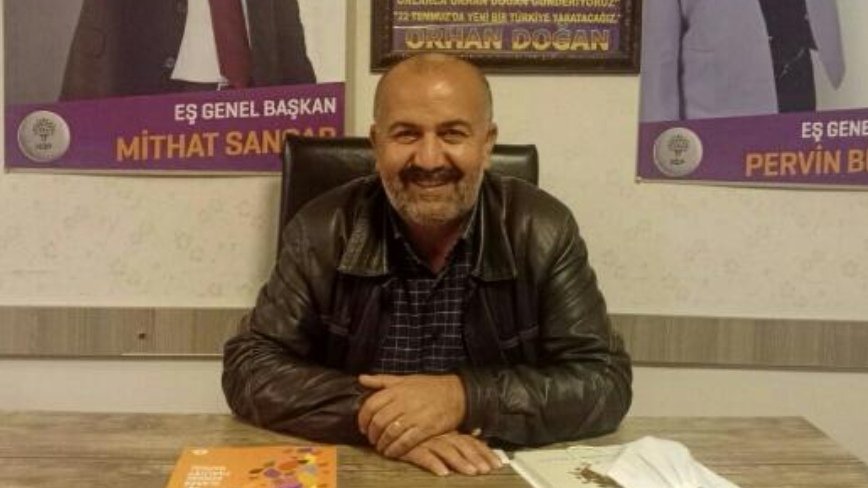 DEMizmir's tweet photo. Siyasi soykırım operasyonuyla hukuksuz biçimde gözaltına alınan; il eşbaşkanlarımız Berna Çelik, Çınar Altan ve Buca ilçe eşbaşkanımız Nihat Türk tutuklandı. https://t.co/w16M8Uaf4B