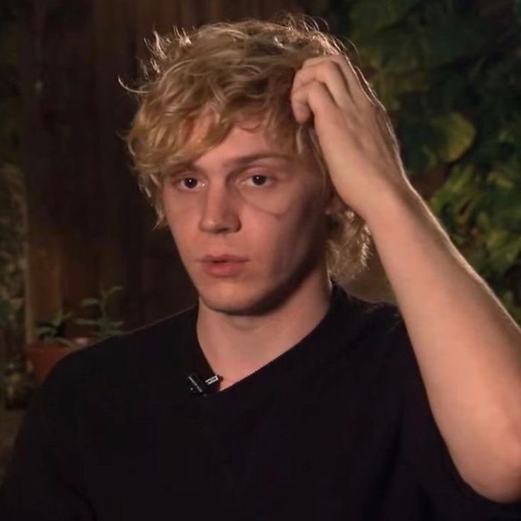 cronopiatw's tweet photo. Octubre es el mes para recordar que Evan Peters le dió vida a muchos personajes con trastornos, en su mayoría, psicopatía o psicosis. Es entonces que, luego de interpretar a Jeffrey Dahmer decidió tomarse un tiempo, ya que estos papeles lo estaban afectando. https://t.co/J5sjIOICEq
