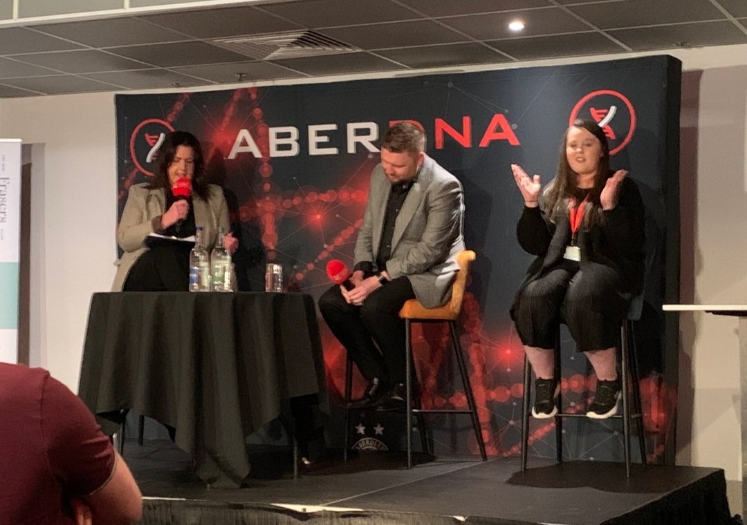 Fantastic night interpreting at AberDNA event with <a href="/Alan_Burrows/">Alan Burrows</a> 

Thank you <a href="/ColDav77/">Colin Davidson ☆☆</a> and <a href="/AberdeenFC/">Aberdeen FC</a> for the support and opportunity to make the club more accessible.

Let's continue working together to achieve accessibility for all ⚽️
