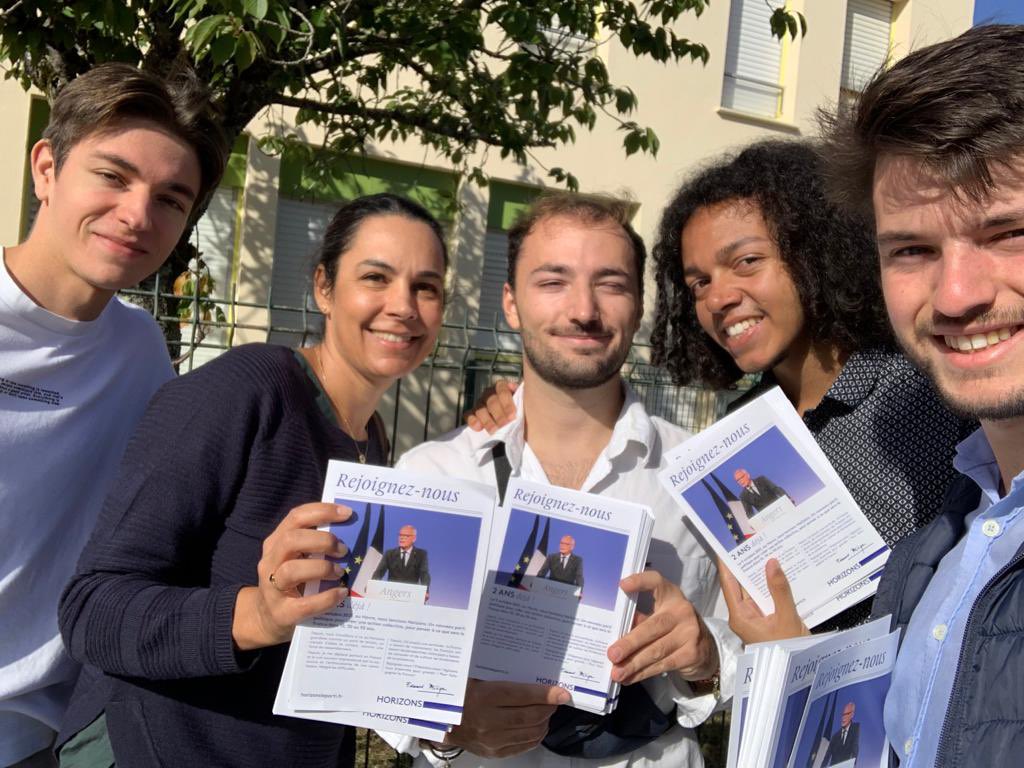 horizons_pessac's tweet photo. 🔵 Ce week-end le comité de #Pessac était sur le marché, à votre rencontre, pour partager nos valeurs et nos idées.
⚪️ L’occasion de fêter également les 2ans d’@HorizonsLeParti. Deux années de travail, de débat, de réflexion et d’échange.
#JeRejoinsHorizons
#Horizons2ans https://t.co/50XdPcvuQE