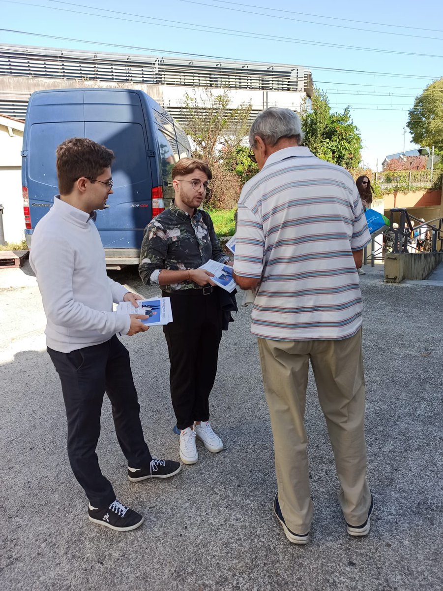 horizons_pessac's tweet photo. 🔵 Ce week-end le comité de #Pessac était sur le marché, à votre rencontre, pour partager nos valeurs et nos idées.
⚪️ L’occasion de fêter également les 2ans d’@HorizonsLeParti. Deux années de travail, de débat, de réflexion et d’échange.
#JeRejoinsHorizons
#Horizons2ans https://t.co/50XdPcvuQE