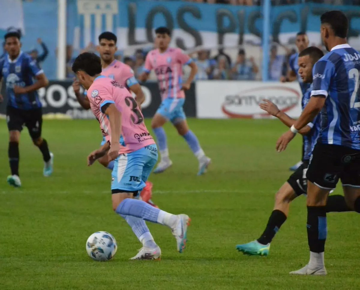 ClubARacing's tweet photo. 📸 ¡Más imágenes de la victoria 🆚 @OficialGyEJujuy por 2-0 en el Miguel Sancho! 👊 https://t.co/XrsxCxGpKG