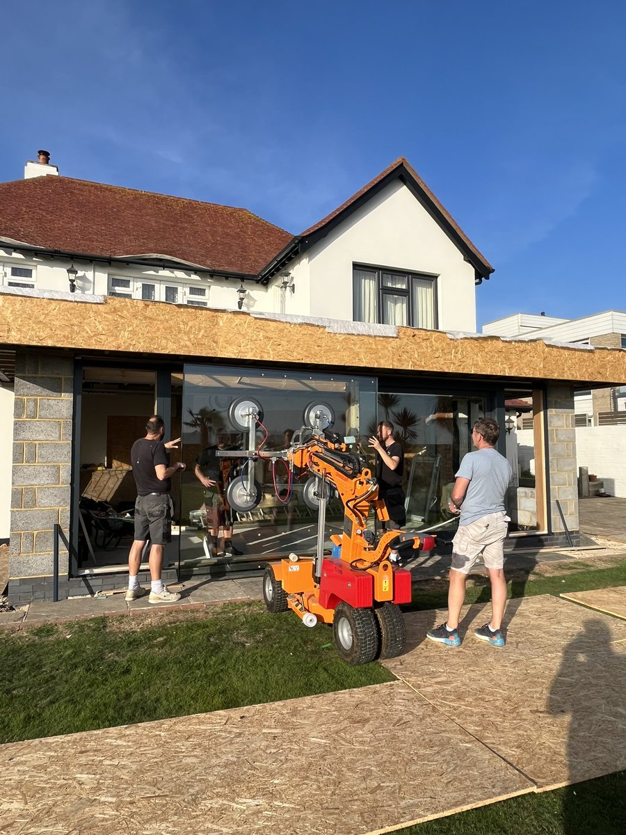 BenchmarkJosh's tweet image. Big day down on the sunny Sussex coast starting this extension project with the installation of a 5 metre @InternormUK timber-aluminium HS330 lift and slide door with electric comfort drive 🪟🔌🍃

@BenchmarkWin ⚫️🟢