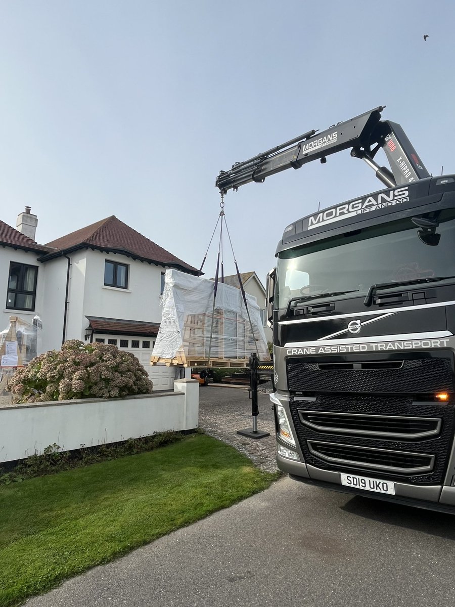 BenchmarkJosh's tweet image. Big day down on the sunny Sussex coast starting this extension project with the installation of a 5 metre @InternormUK timber-aluminium HS330 lift and slide door with electric comfort drive 🪟🔌🍃

@BenchmarkWin ⚫️🟢
