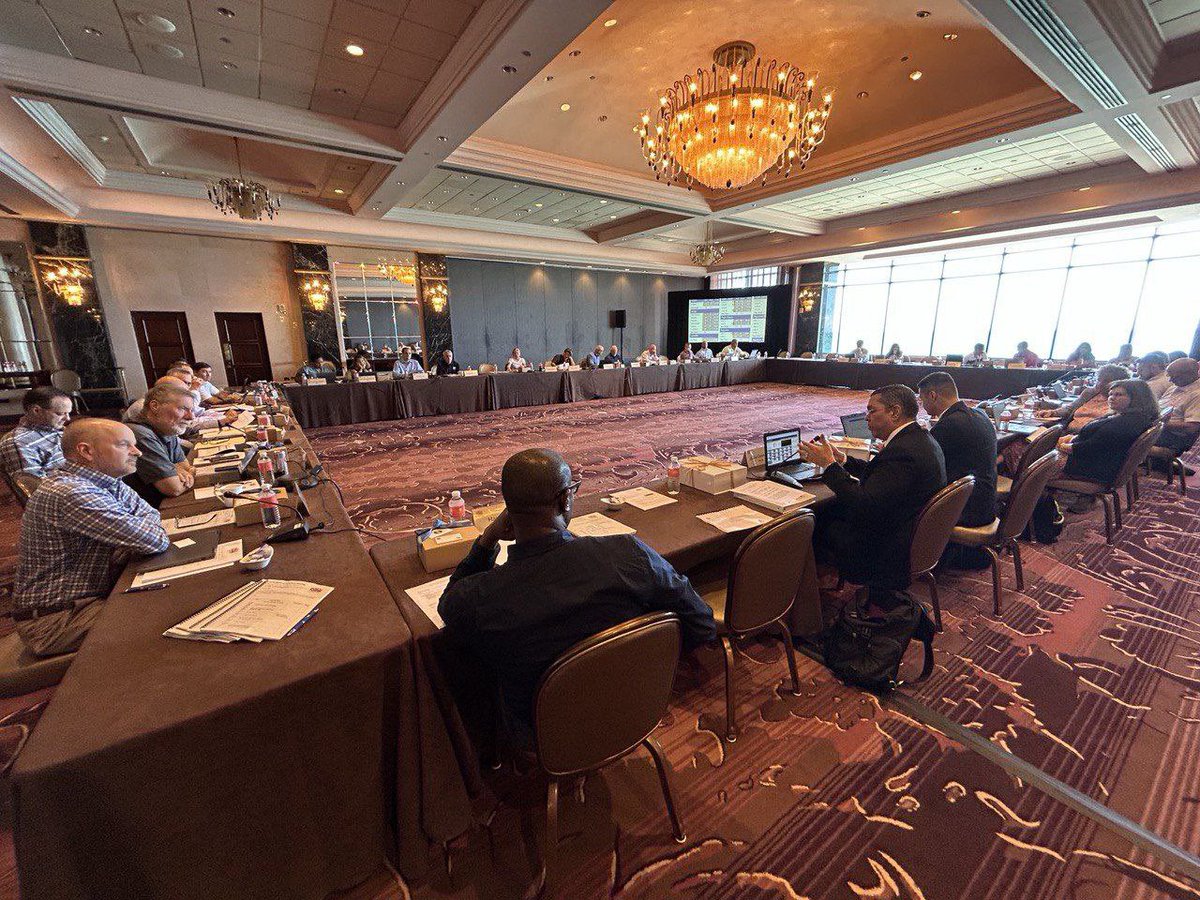 AEEONLINE's tweet photo. AEE INFORMA | The Executive Director, Eng. Josué A. Colón Ortiz, participates in the @publicpowerorg Board of Directors Meeting that takes place in Condado Vanderbilt Hotel, San Juan, Puerto Rico. The photos show the moment in which he offers his presentation, Puerto Rico Electric Power Authority: Transformation, Repairs Works, and Reconstruction Status, before the CEO’s of the public utilities on the United States. APPA’s Board of Directors consists of public power utility executives from across the US and its territories.  

Continuamos trabajando por Puerto Rico.