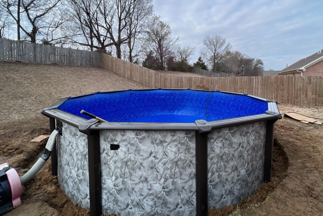 RSPInstallCrew's tweet photo. HOW IT STARTED vs HOW IT'S GOING 🤩
18' Round 52" Embassy Royal Sands by H.I.I MFG of Doughboy
#RSPInstallCrew #aboveground #swimmingpool #EmbasyRoyalSands #Doughboy https://t.co/thSiKrTokW